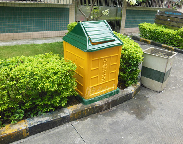 户外推盖果皮箱