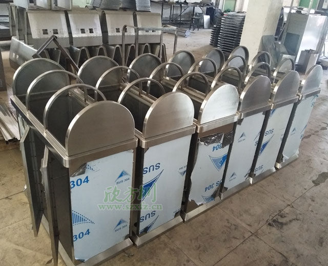 摇盖果皮箱生产图